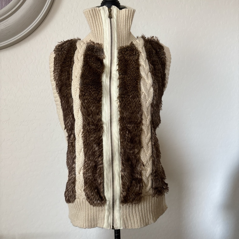 Roommates Cream Knit Garment. XL